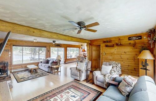 Atlanta Casa | Lakeview Getaway