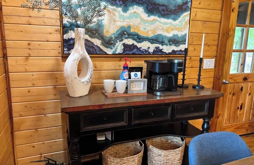 Broken Bow Cabina | Lakeview, golf, trails, near river & attractions, backs to National Forest