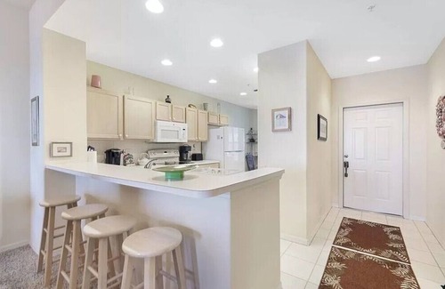 Tropical Cove Condominio | Lakeview Haven at Lexington CC Lake Village