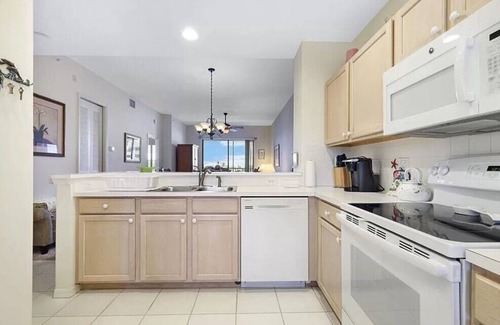 Tropical Cove Condominio | Lakeview Haven at Lexington CC Lake Village