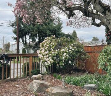 South Beacon Hill Casa | Lakeview Home by Lightrail Downtown & Airport
