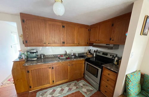 Nelson Casa | Lakeview home with cozy bedrooms, comfy furniture & beautiful views of lake.