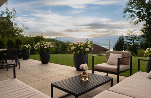 Chatillon Casa | Lakeview Homestay - Private Guest Rooms & Bathroom