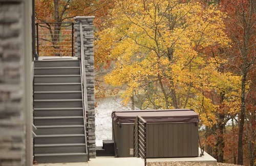 Mena Cabina | Lakeview | Hot Tub | Kayak/Fish | ATV Trails