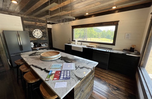 Mena Cabina | LakeView | HotTub | Kayak/Fish | Arcade | AtvTrls
