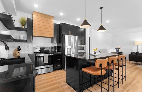 Hollister Cabina | Lakeview! Indoor Pool! Pool Table!
