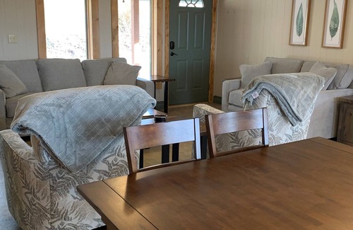 Urbana Cabina | Lakeview Landing & Cottage Cabin