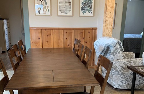 Urbana Cabina | Lakeview Landing & Cottage Cabin