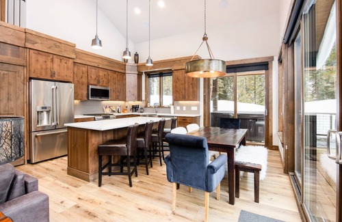 Breckenridge Casa | Lakeview Lodge: 2BR+Enclosed Loft, Hot Tub on Wraparound Deck, VIEWS, 8 minutes to Downtown Breck