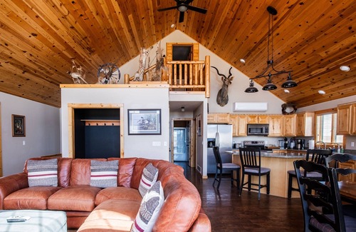 Carpenter Cabina | Hermoso chalet estilo Lodge con vistas al pintoresco lago Prairie