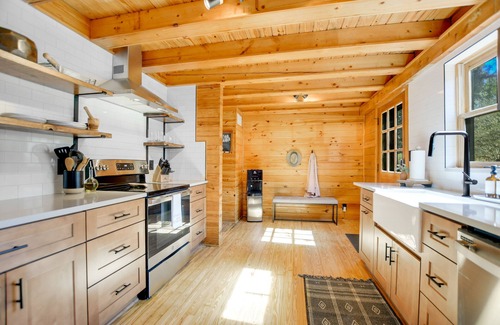 Marble Falls Cabina | Lakeview Log Cabin- Romantic Couples Retreat-Stunning Views