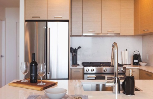 Kelowna Central Business District Apartamento | ☆ Lakeview | Luxury 1BR & State-of-Art Amenities! | DT Kelowna ☆
