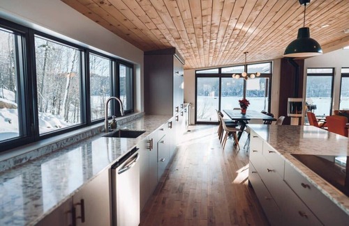 Les Pays-d'en-Haut Regional County Municipality Chalet De Esquí | Lakeview Luxury Cottage w/ Private Spa