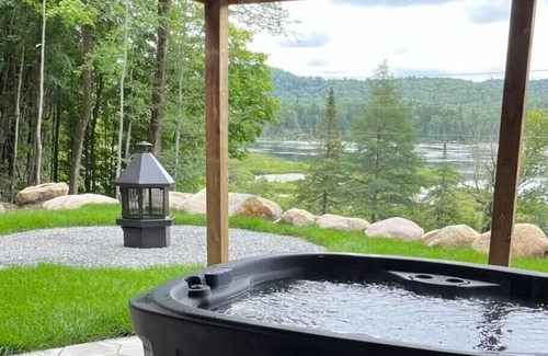 Les Pays-d'en-Haut Regional County Municipality Chalet De Esquí | Lakeview Luxury Cottage w/ Private Spa
