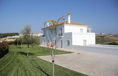 Vau Villa | Lakeview Luxury Villa With Pool
