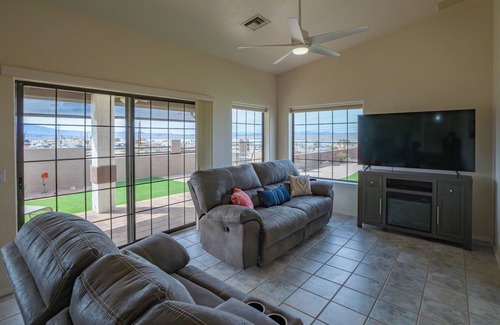 Lake Havasu City Casa | Lakeview, Mountain View, well manicured gated property for Resort Living.