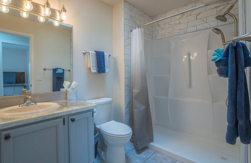 Lake Havasu City Casa | Lakeview, Mountain View, well manicured gated property for Resort Living.