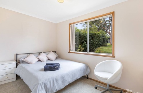 Chain Valley Bay Casa | Lakeview Oasis - Reserve waterfront cottage