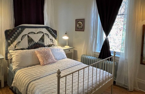 Parkdale Casa | Lakeview Pied-a Terre in the heart of Toronto