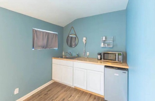 Fox Lake Casa | Lakeview Place Boutique Hotel Unit #2