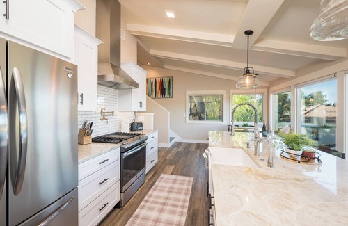 Atascadero Casa | LakeView - Pool - Hot Tub - Game Room - Walk to Park/Zoo - putt putt golf