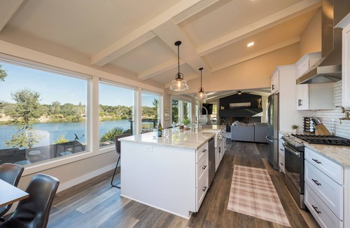 Atascadero Casa | LakeView - Pool - Hot Tub - Game Room - Walk to Park/Zoo - putt putt golf