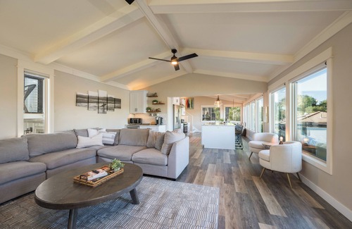 Atascadero Casa | LakeView - Pool - Hot Tub - Game Room - Walk to Park/Zoo - putt putt golf
