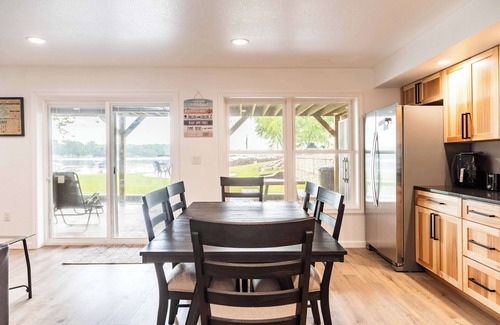 Brooklyn Casa | ‼️Lakeview Retreat‼️ | 6BR w/ Hot Tub Bliss