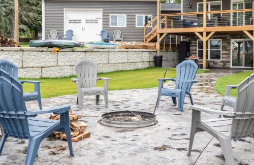 Brooklyn Casa | Lakeview Retreat, 6BR with Hot Tub Bliss
