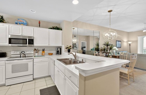 Tropical Cove Condominio | Lakeview Retreat at Lexington CC Lake Village