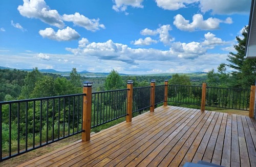 Beebe Plain Casa | Lakeview Retreat in Derby VT – 3BR/2BA Overlooking Salem Lakes