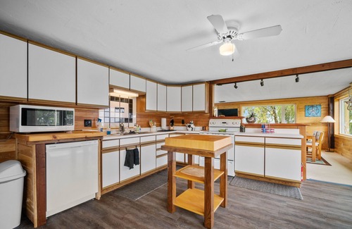 Kewaunee Casa | Lakeview Retreat near Green Bay, Door County