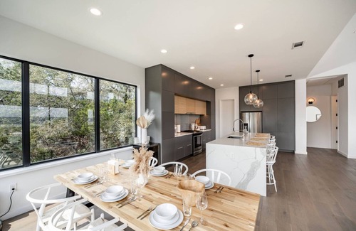 McNeil Casa | Lakeview Retreat: Terrace + BBQ