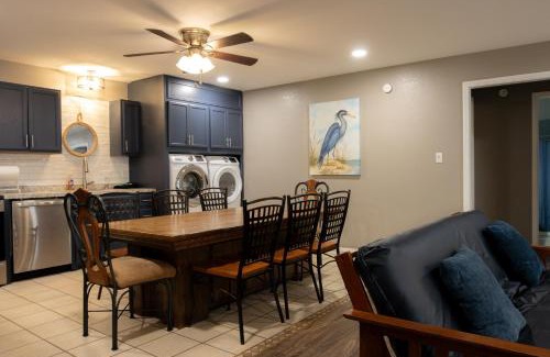 Mead Casa | Lakeview Room 2 Queens - 23