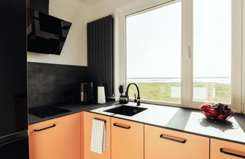 Liepaja Apartamento | Lakeview stay, stunning sunrises