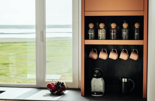 Liepaja Apartamento | Lakeview stay, stunning sunrises