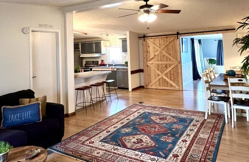 Pettit Cabina | Lakeview Sunset Oasis Retreat on Pettit Mt near Tahlequah, 4 min drive to lake