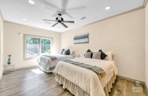 The Woodlands Apartamento | Lakeview Villa | Ideal Monthly Stay | Private Pool
