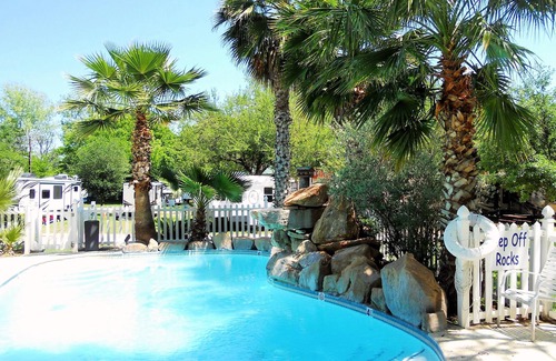 Kingsland Condominio | **LakeViewCondo! Boat Slip Included! Steps2Lake**