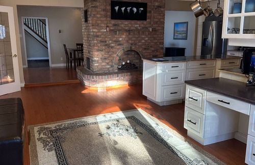 Central Alberta Casa | Lakewater Estate (lakefront/private beach)