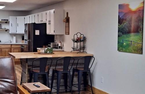 Sullivan Casa | LakeWay II- 4 min from US-41 and Lake Sullivan