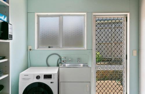 Taupo Casa | Lakewood Cottage, Cozy Lakeview Stay in Central Taupo