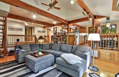 Killington Casa | Lakewood Lodge: 4BR/2.5BA Killington Home | Private Hot Tub, Wood Fire, Kent Pond & EV Charging