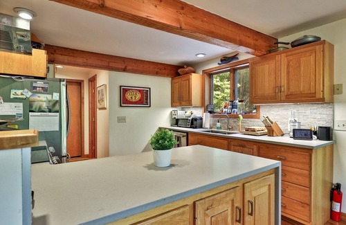 Killington Casa | Lakewood Lodge: 4BR/2.5BA Killington Home | Private Hot Tub, Wood Fire, Kent Pond & EV Charging