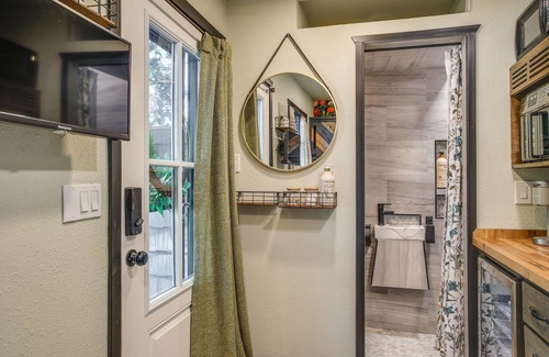 Tillicum Apartamento | Lakewood Vacation Rental - Walk to American Lake!