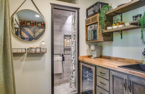Tillicum Apartamento | Lakewood Vacation Rental - Walk to American Lake!