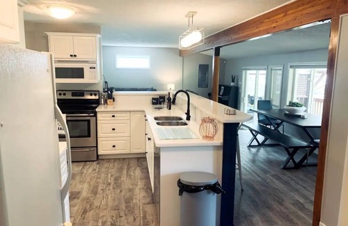Lake Cowichan Casa | Lakey McLakehouse