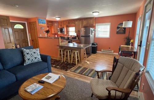 Middlebury Casa | Lakin' It Easy