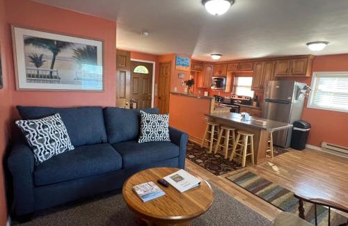 Middlebury Casa | Lakin' It Easy