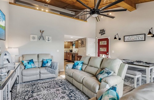 Gravois Mills Casa | Laking it Easy: Jawdropping Views, Snocone Machine, Kayaks, Swimming, Large Dock